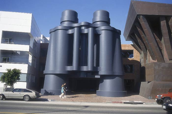 Фрэнк Гери (Frank Gehry): Chiat Day Building, Venice, California, USA, 1985-1991
